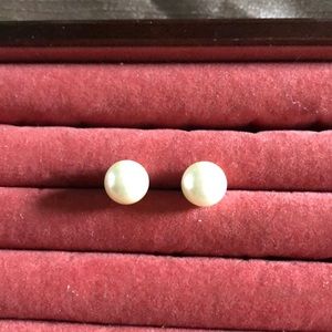 Pearl post earrings